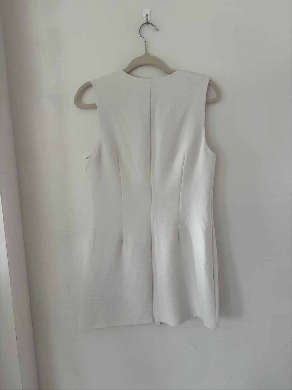 Abercrombie & Fitch M V-Neck Button Front Sleeveless Mini Dress in White - Picture 4 of 4
